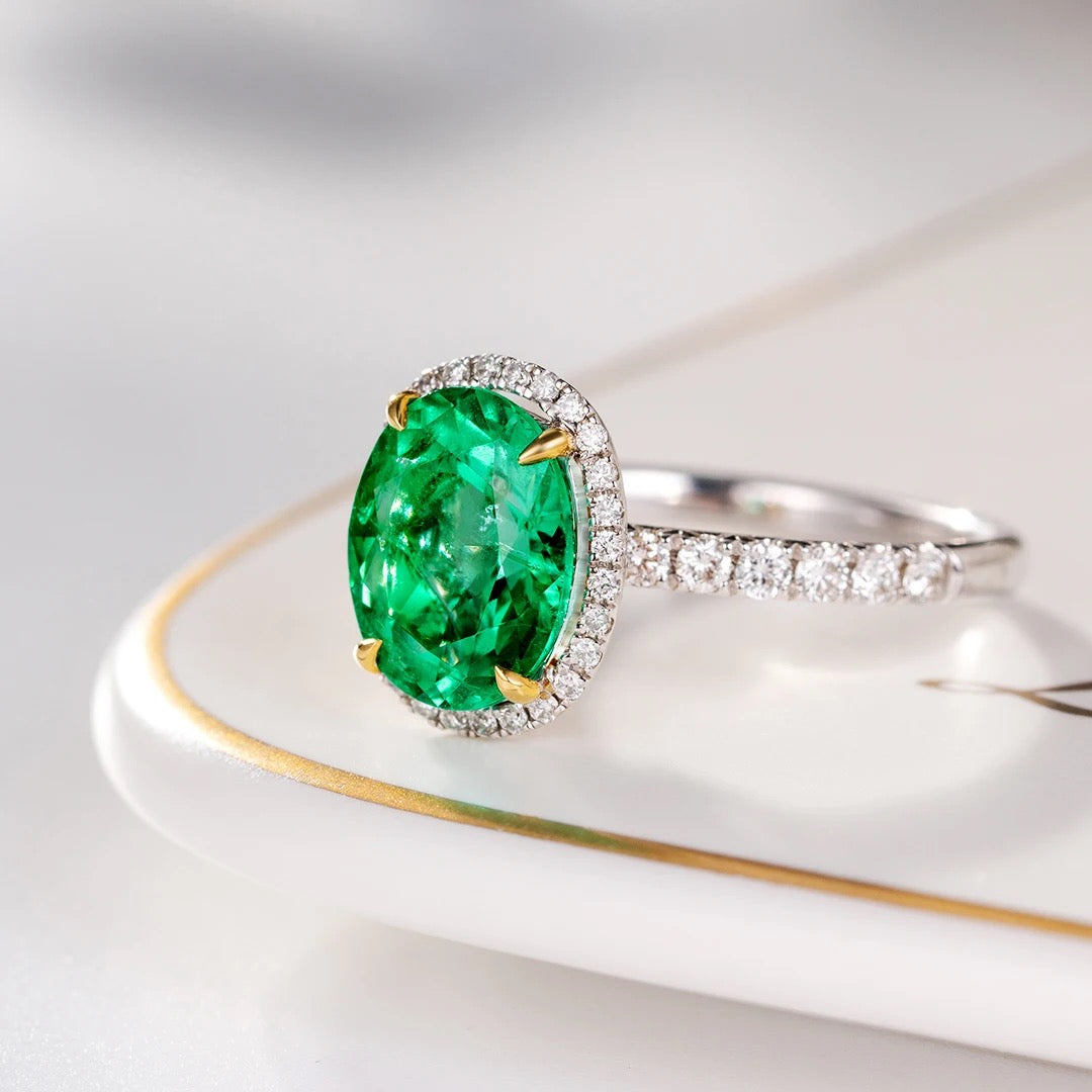 Oval Emerald Ring